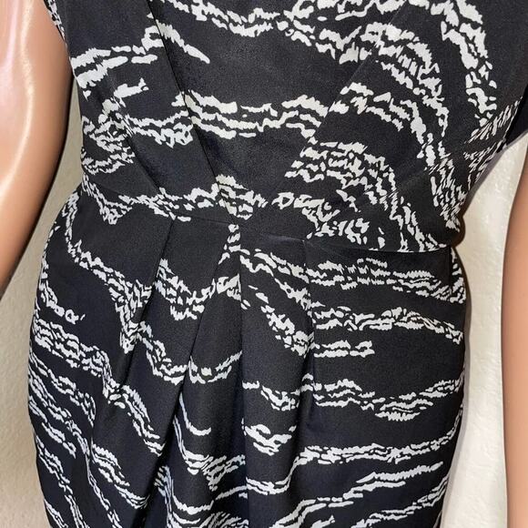 Guess dress gathered waist black gray back zip up elastic waist mini zebra print - Picture 7 of 10